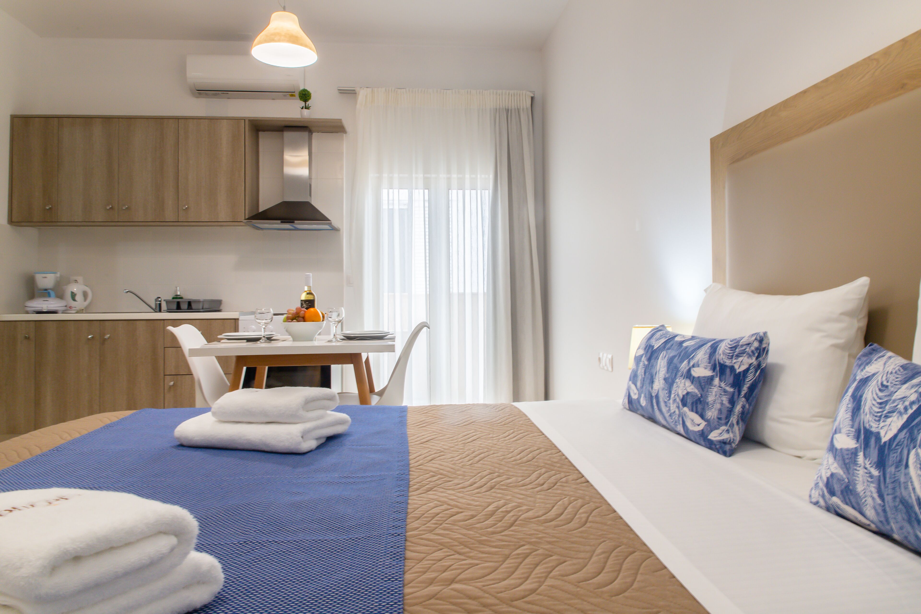 Standard Studio | Private kitchen | Full-size fridge, oven, stovetop, coffee/tea maker