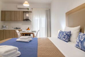 Private kitchen - Argiri Apartments & Suites (Apokoronas)