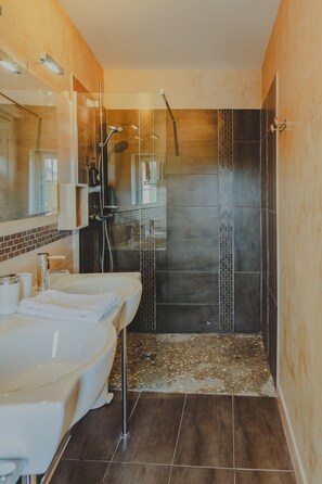 Double Room, 1 King Bed | Bathroom - Maison Douce Arles (Arles)