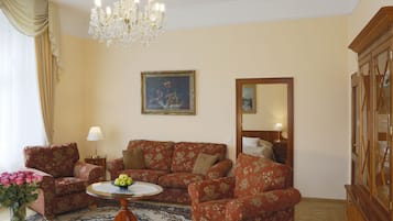 Suite estándar | 1 habitación, caja de seguridad en la habitación y escritorio