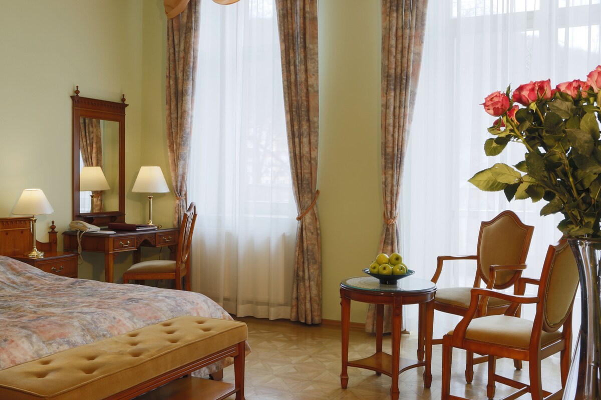 In-room safe, desk, laptop workspace, blackout curtains