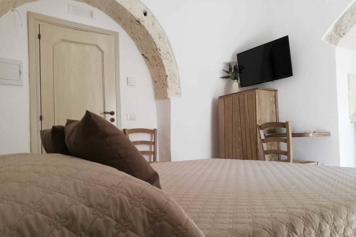 Classic Double Room | Cribs (surcharge), WiFi (free), bed sheets