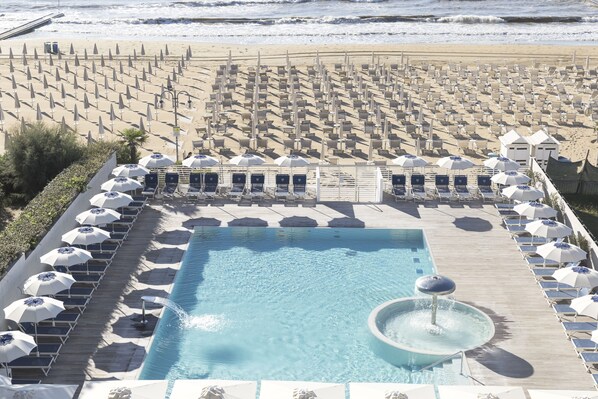 Piscine extérieure (ouverte en saison)