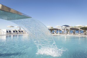 Piscine extérieure (ouverte en saison)