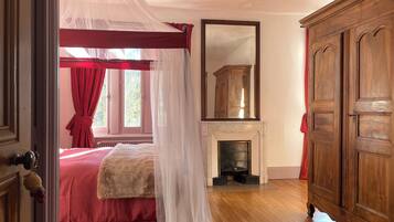 DobbeltvĂŠrelse (Millepertuis) | Individuelt design, individuel indretning, mĂžrklĂŠgningsgardiner