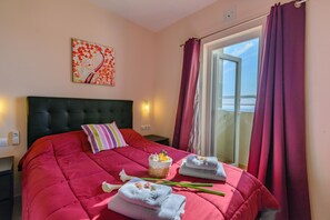 2 chambres, coffres-forts dans les chambres, décoration personnalisée