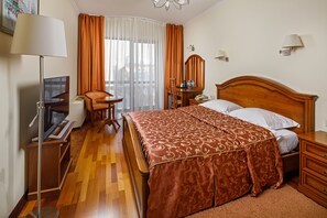In-room safe, desk, blackout curtains, soundproofing - Hotel Inostranez (Krasnodar)