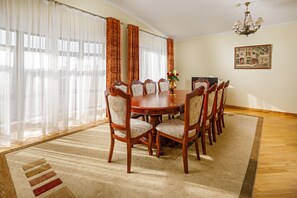 Presidential Suite | Living area | Flat-screen TV - Hotel Inostranez (Krasnodar)