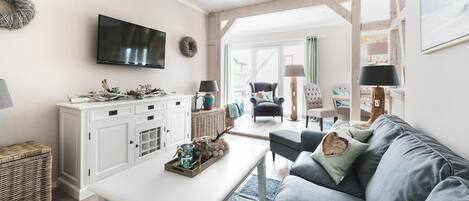 อพาร์ทเมนท์ (2) | บริเวณนั่งเล่น | ทีวี