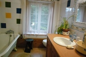 Family Suite | Bathroom