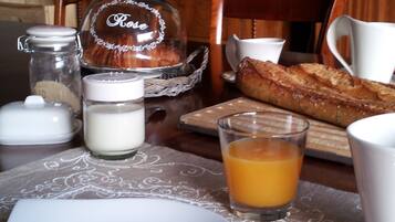 Free daily continental breakfast