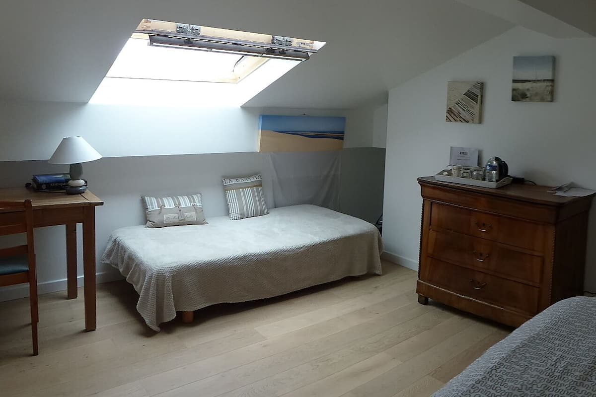 Family Room (Dunes) | Premium bedding, pillow-top beds, individually decorated