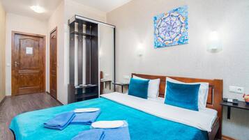 1 bedroom, in-room safe, desk, iron/ironing board