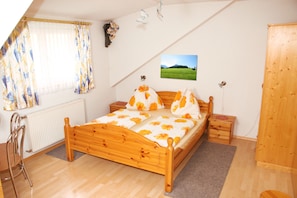 2 bedrooms, free cots/infant beds, bed sheets