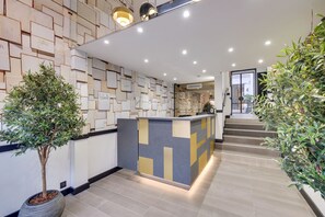 Reception - Hotel Lucien & Marinette (Paris)