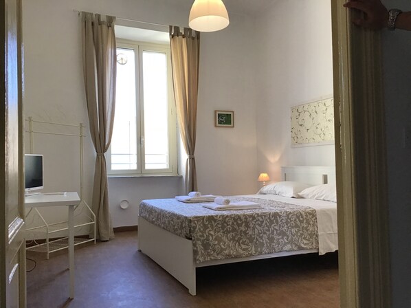 Free WiFi, bed sheets - Fabius Maximus (Rome)