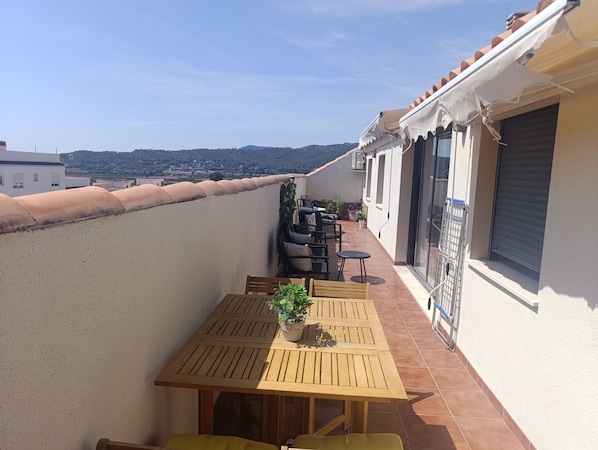 Outdoor dining - Mountain sea and petrés (Petrés)