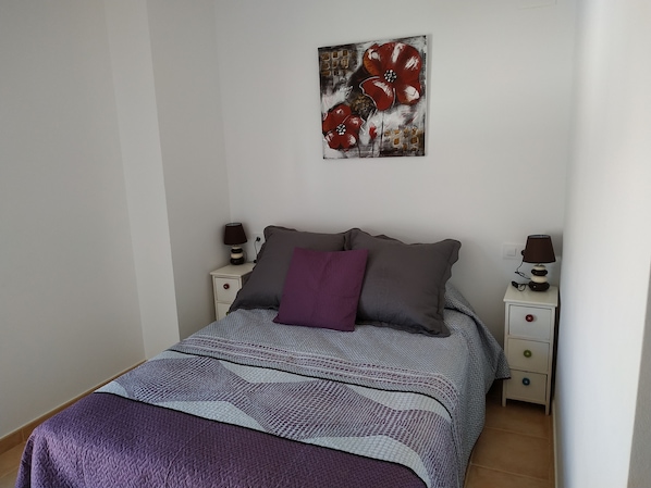 4 bedrooms, desk, iron/ironing board, travel cot