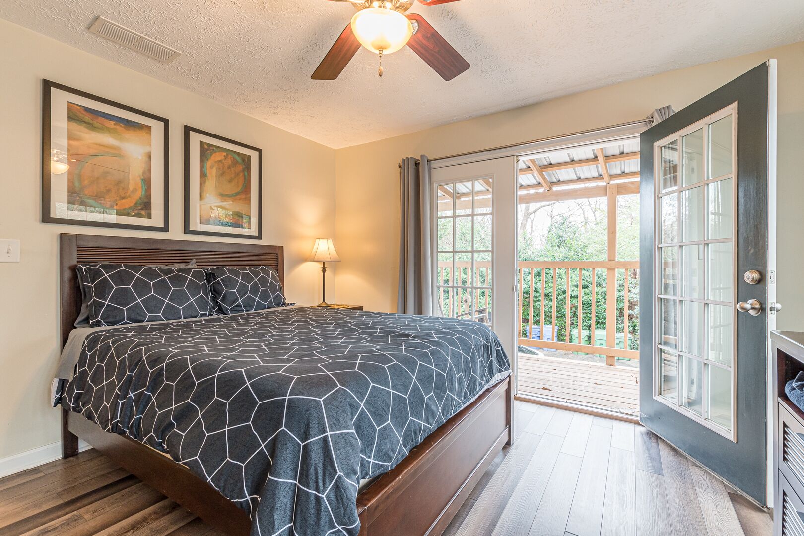 8 bedrooms, desk, iron/ironing board, free WiFi