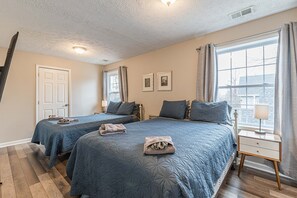 8 Schlafzimmer, Schreibtisch, Bügeleisen/Bügelbrett, kostenloses WLAN