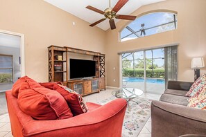 TV - Posh & Peaceful Golf Resort Gate Home W/ Pool (Haines City)