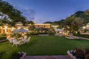 BBQ/picnic area - Tree of Life Inderpura Resort, Udaipurwati (Udaipurwati)