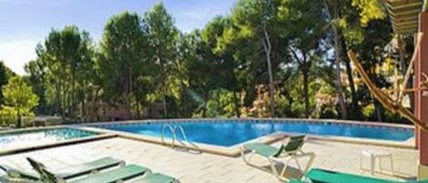 Piscina all'aperto, una piscina riscaldata