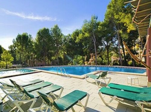 Brand new 5 * luxury apartment with pool, top location, near the beach
