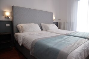 Standard Double or Twin Room | In-room safe, desk, laptop workspace, soundproofing