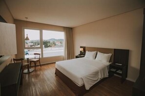 Minibar, sistema de insonorización, wifi gratis y ropa de cama 