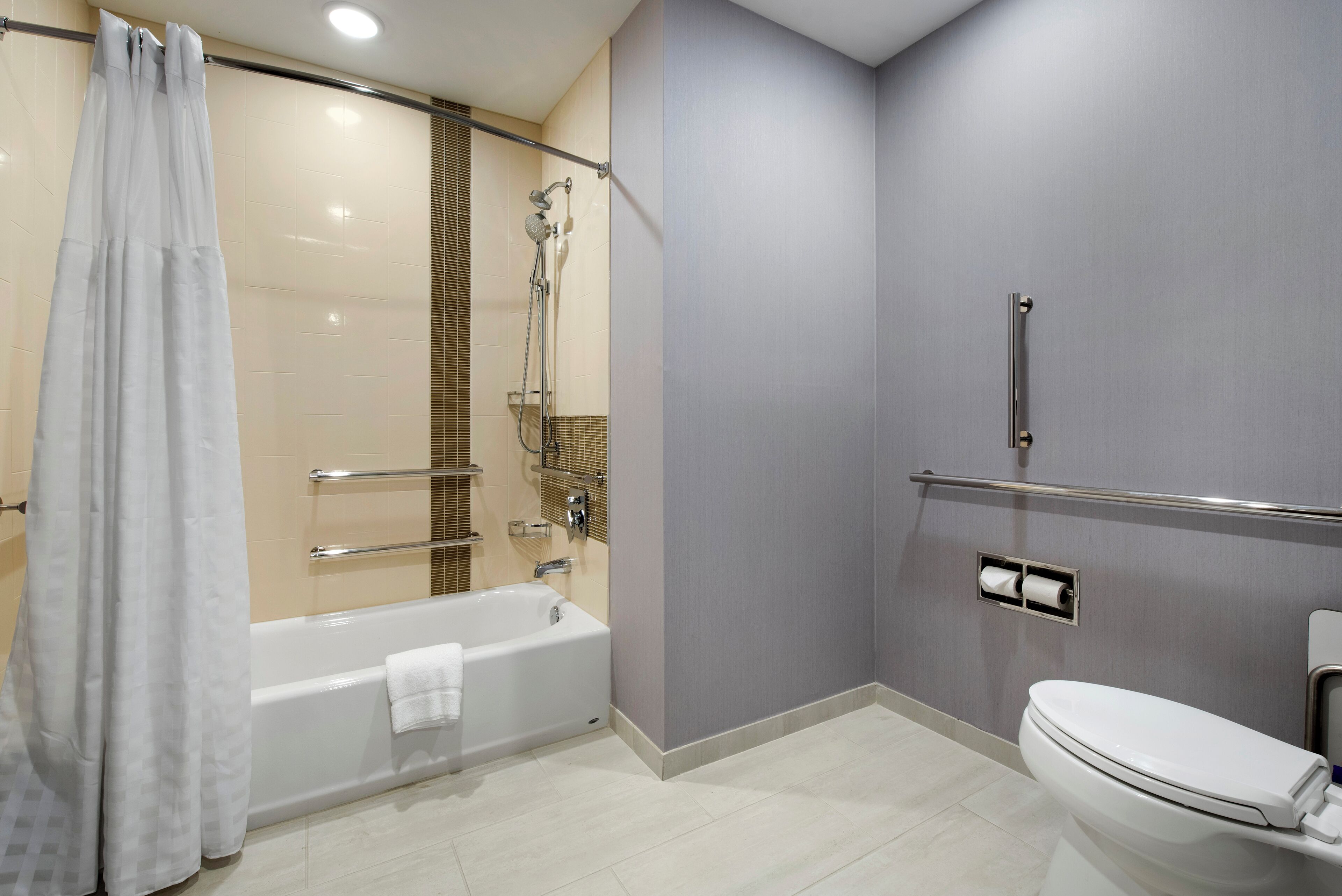 rainfall showerhead, free toiletries, hair dryer, towels