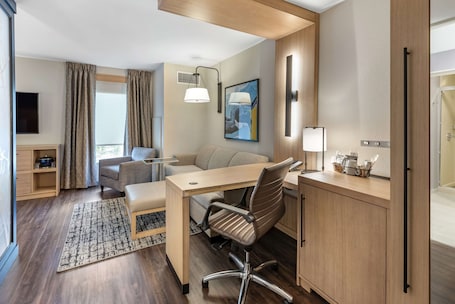 Suite, 1 King Bed with Sofa bed | 1 bedroom, premium bedding, pillowtop beds, desk