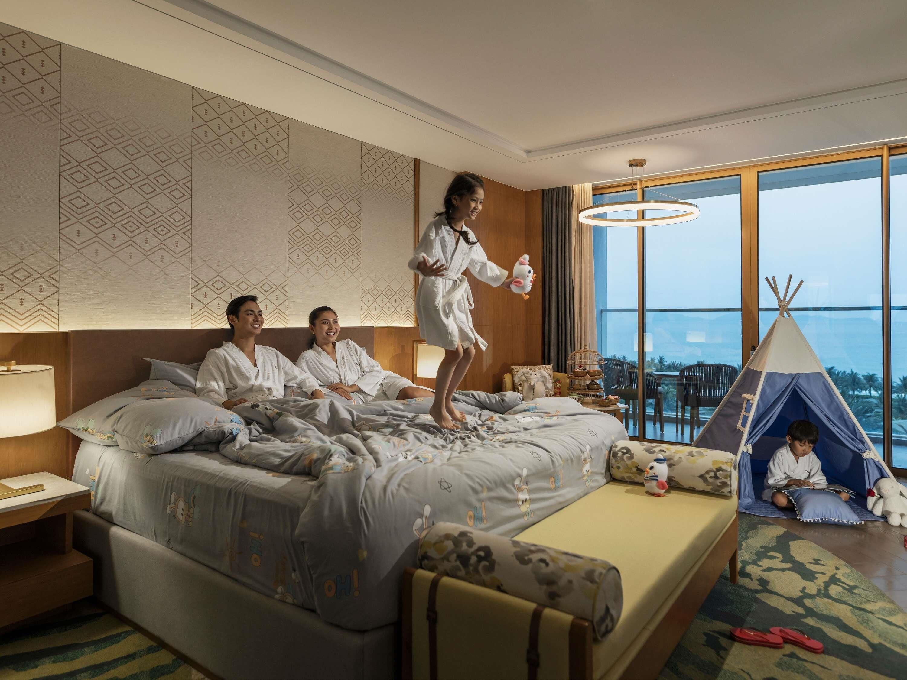 Deluxe Room, 1 King Bed, Sea View | Premium bedding, down comforters, minibar, in-room safe