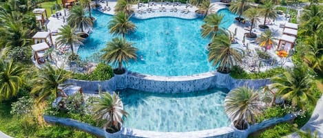 2 outdoor pools