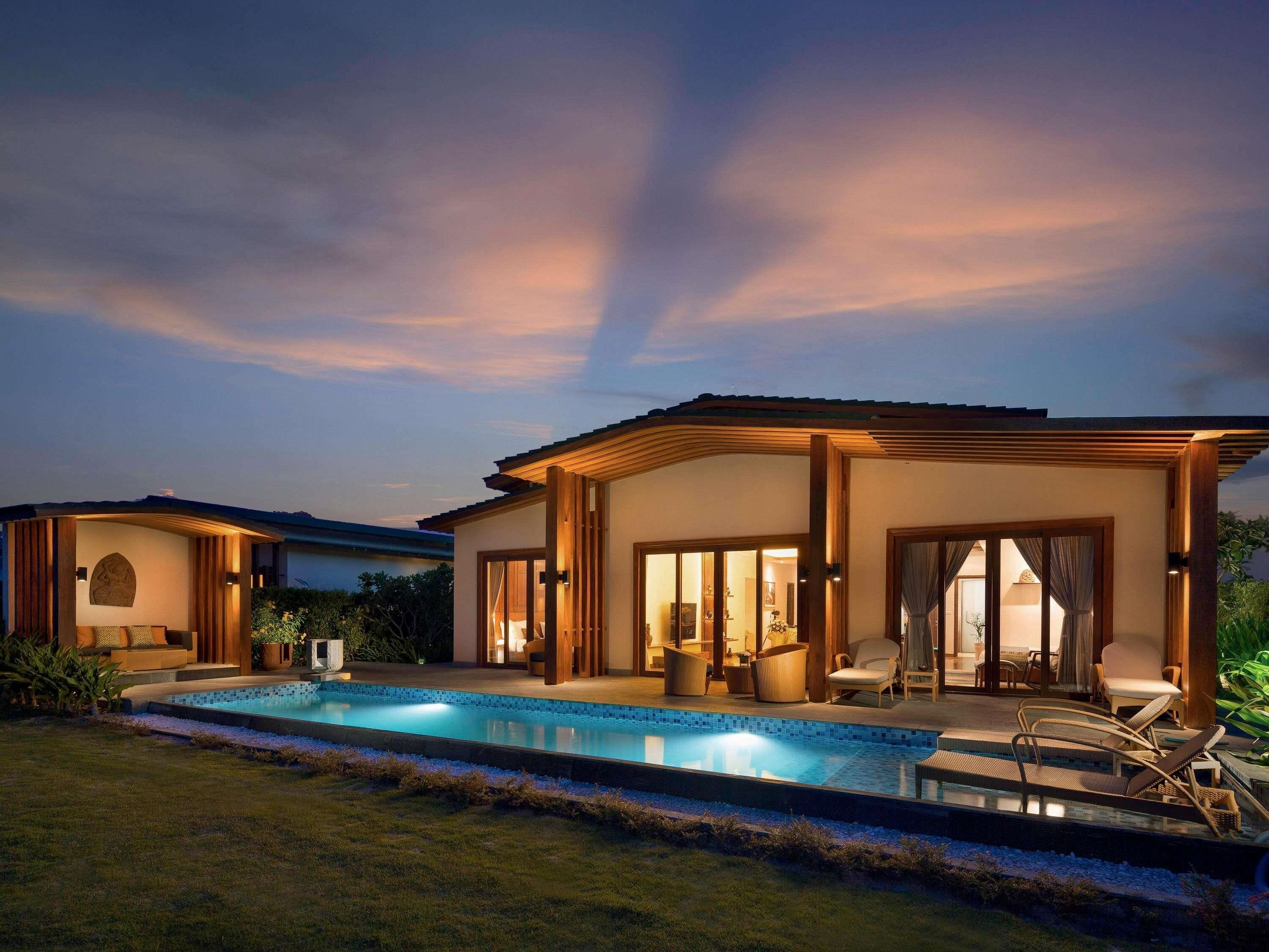 Ropa de cama de alta calidad, cubrecamas y minibar 