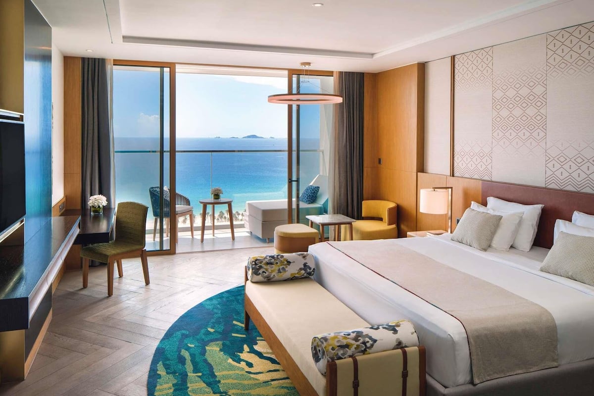 Deluxe Room, 1 King Bed, Sea View | Premium bedding, down comforters, minibar, in-room safe