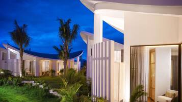 Body treatments, body scrubs, facials, reflexology, 23 treatment rooms