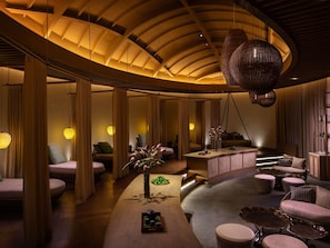 Körperbehandlungen, Körperpeelings, Gesichtsbehandlungen, Reflexologie