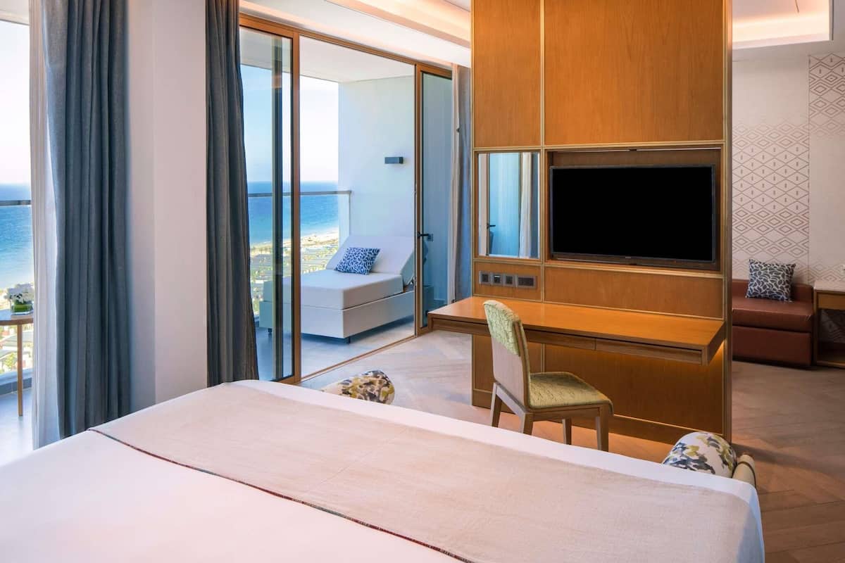 Premium bedding, down comforters, minibar, in-room safe