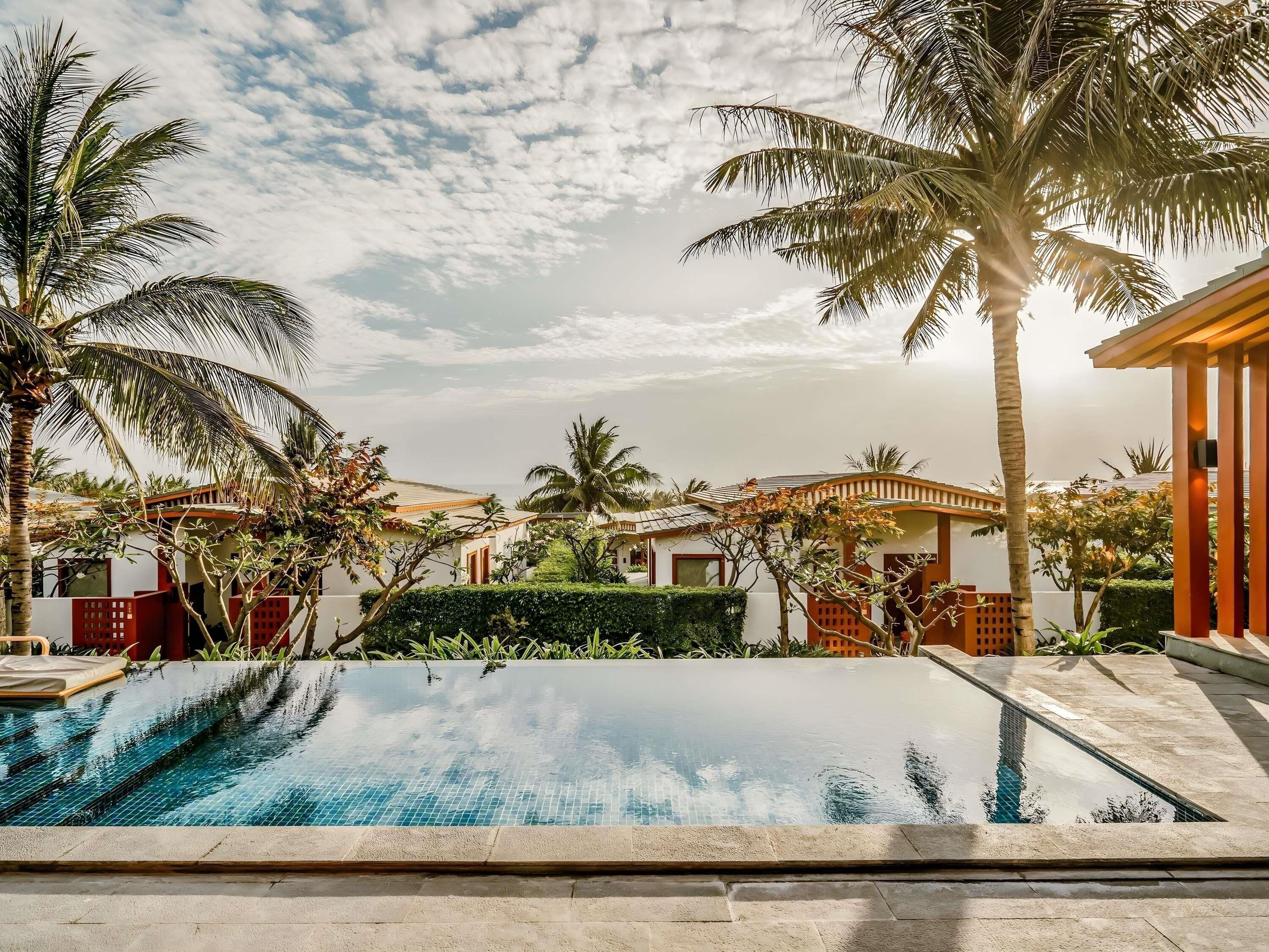 Villa, 3 soverom, privat basseng, sjøutsikt | Sengetøy av topp kvalitet, dundyner, minibar og safe på rommet