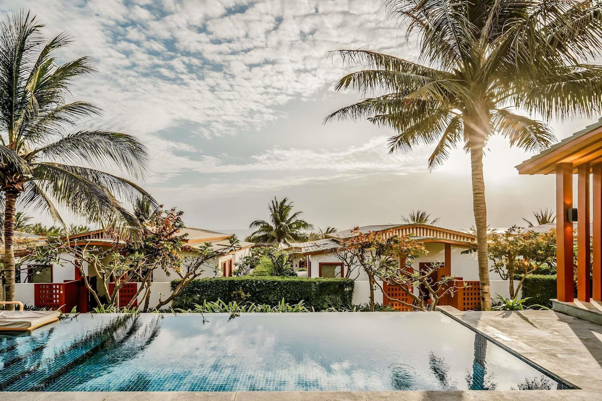 Villa, 3 habitaciones, alberca privada, vista al mar | Ropa de cama de alta calidad, edredón y minibar