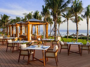 Restaurant - Mövenpick Resort Cam Ranh (Cam Lam)