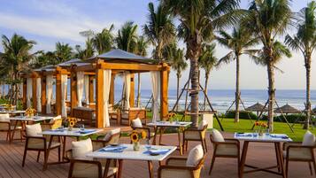 Dagelijks ontbijtbuffet (VND 450000 per persoon)