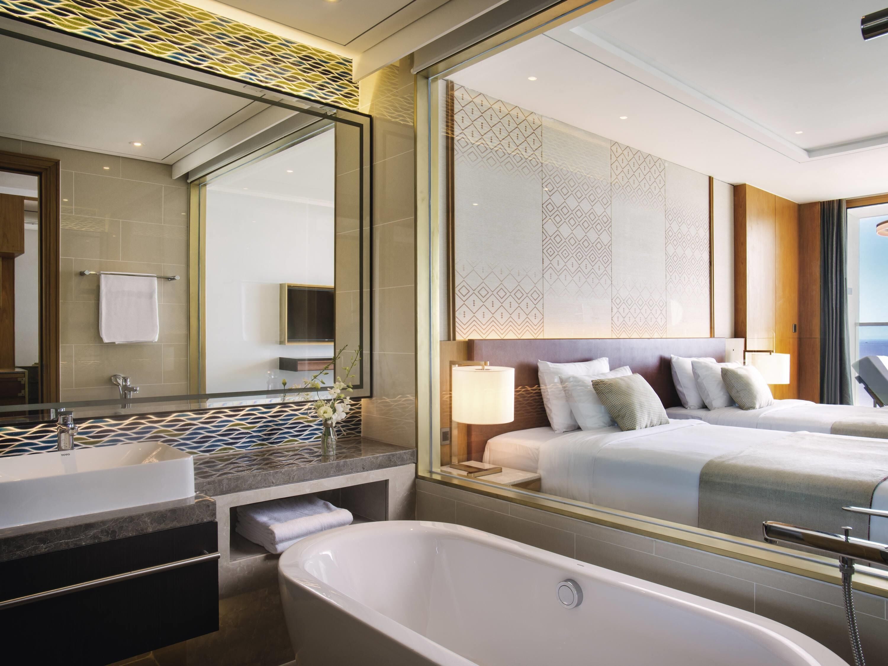 Deluxe Room, 2 Single Beds, Sea View