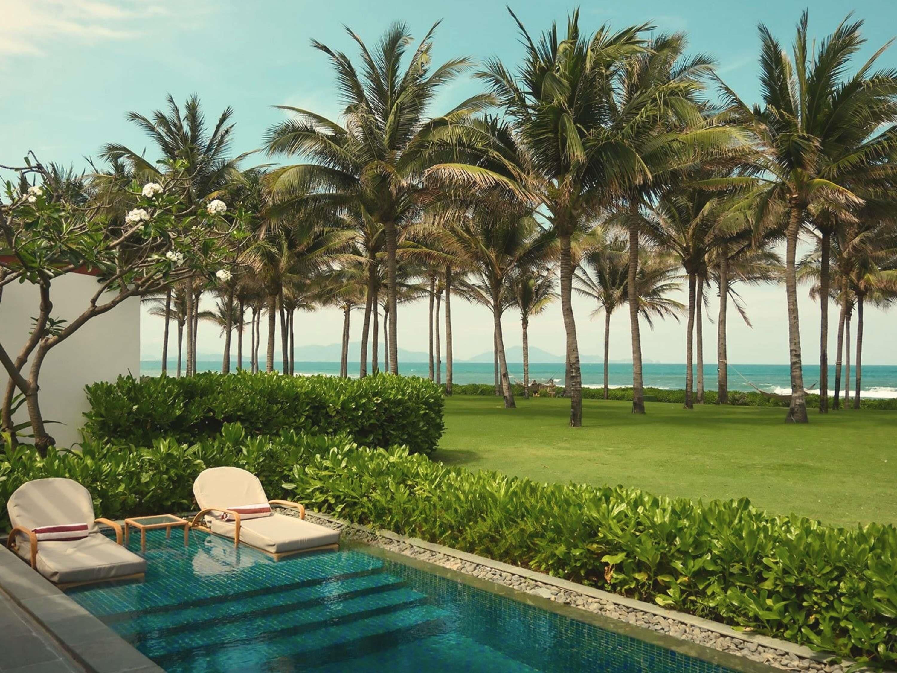 Premium bedding, down comforters, minibar, in-room safe