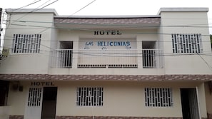 Mặt tiền nơi lưu trú