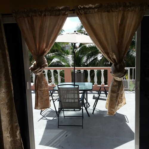 3 BEDROOM 2 BATHROOM SPACIOUS VACATION HOME