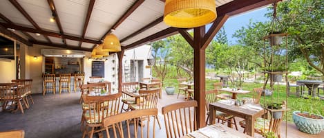Breakfast, lunch, dinner served; local and international cuisine