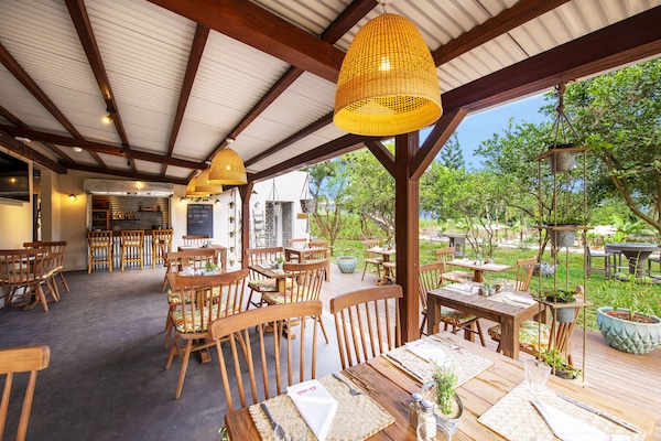 Frühstück, Mittagessen, Abendessen, lokale und internationale Küche