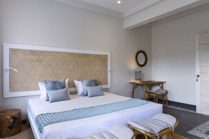 Ropa de cama de alta calidad, minibar, caja fuerte